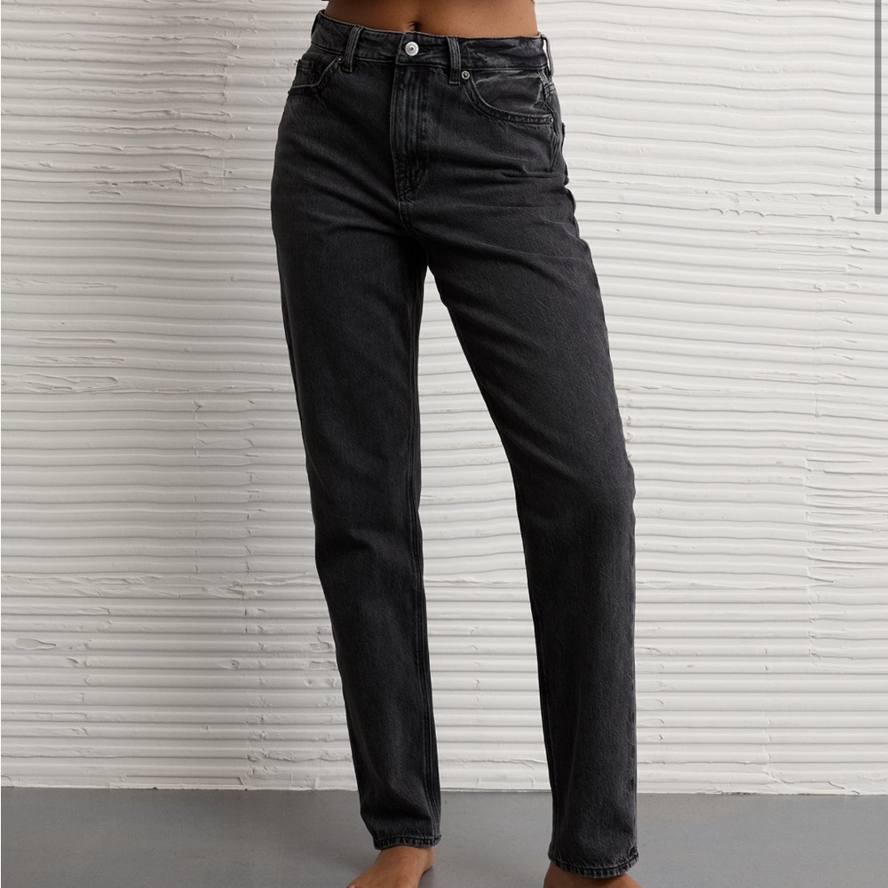 AE American Eagle Super High Rise Strigid Mom Jean